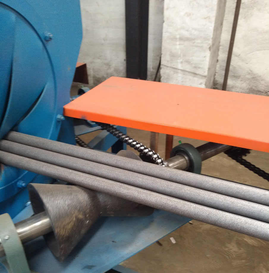 鋼管拋丸機(jī)圖二 鋼管拋丸機(jī)圖二